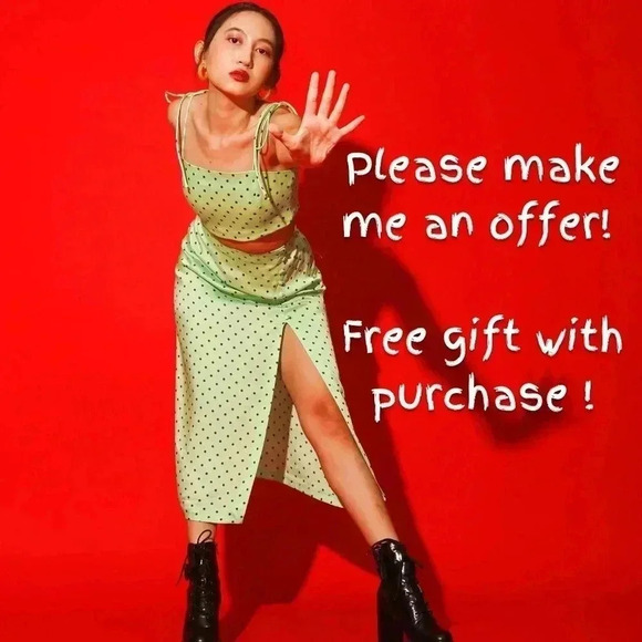 💙🐾BEBE metalic gold short sleeve square neck top - Picture 3 of 6